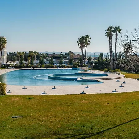 Le Bleu Pool & By Pikhost Apartmán